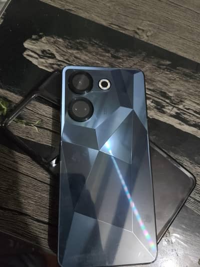 Mobile   bilkul   new   condition  me  ha  bohat  kam  use  howa  ha