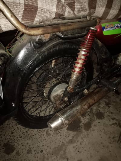 bike all ok engine 10 by 10 koi kaam ni hony Wala stluj bike Hy