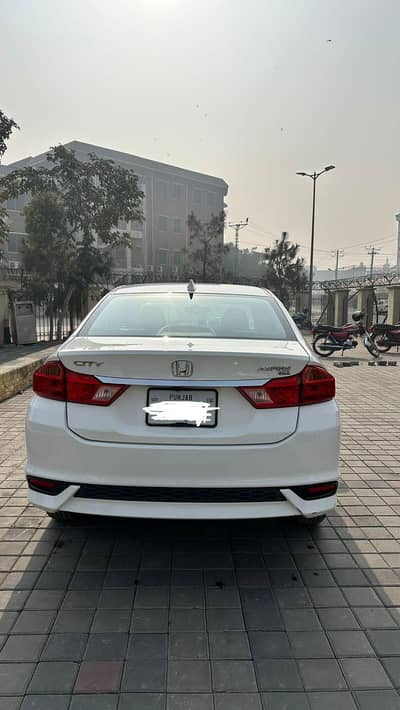 total genuine Honda city 1.5 aspire cvt  low millege