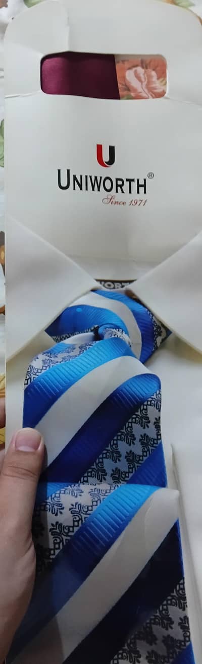 Uniworth tie new mjhy gift mila tha lekin use nhi hova