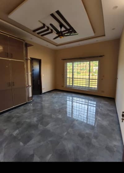 25 marla Corner Uper portion available for rent