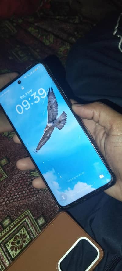 lush condition 9 by 10 urgent sale 29 hazar  . . price . only daba Sath h