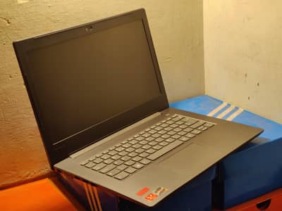 Lenovo v330, AMD Ryzen 5 2500U, 20 GB Ram, 2 GB Radeon Graphics