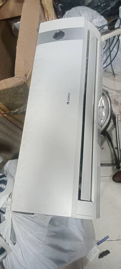 1Ton Ac for sale just like Brand New with original pipe