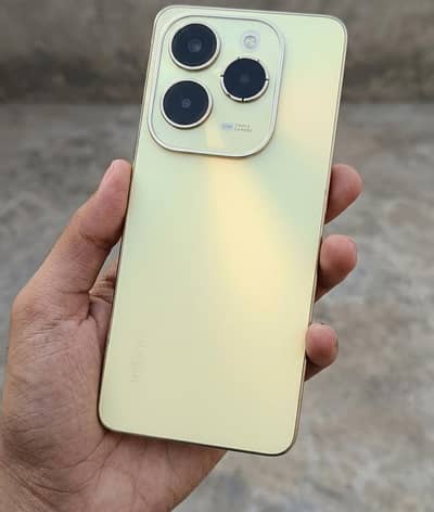 INFINIX HOT 40| 16gb ram 8+8/256 GB storage | 10/9.5 condition all box