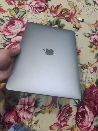 macbook pro 2018 13inch i7