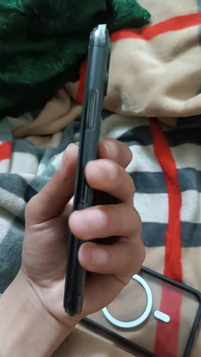 11 pro factory unlock 64GB face ID of 03199907467. is pa concat kary