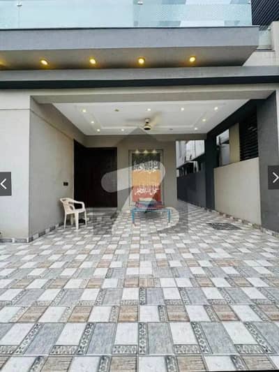 Jubilee Town 10 Marla House Prime Location Available For Sale