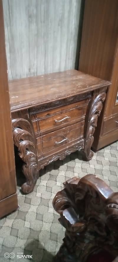 bed showkaz almari singgar maaz side tabel