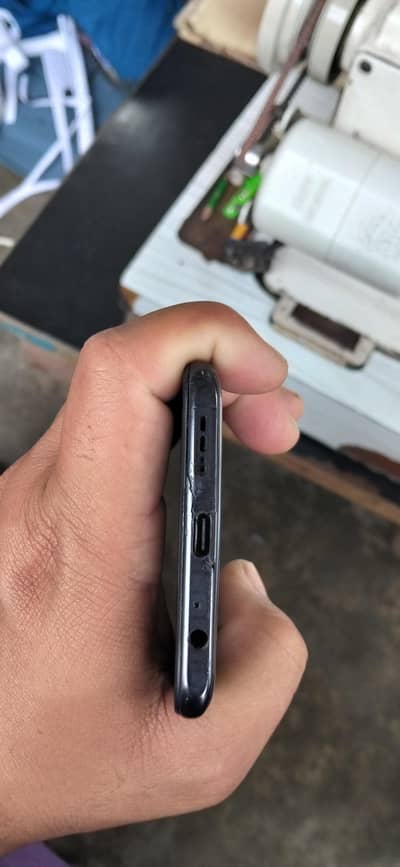 redme not 10 box Sath ha change original ni ha adapter milay ga