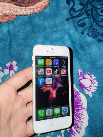 Iphone 5 Good bttry timing  9/10