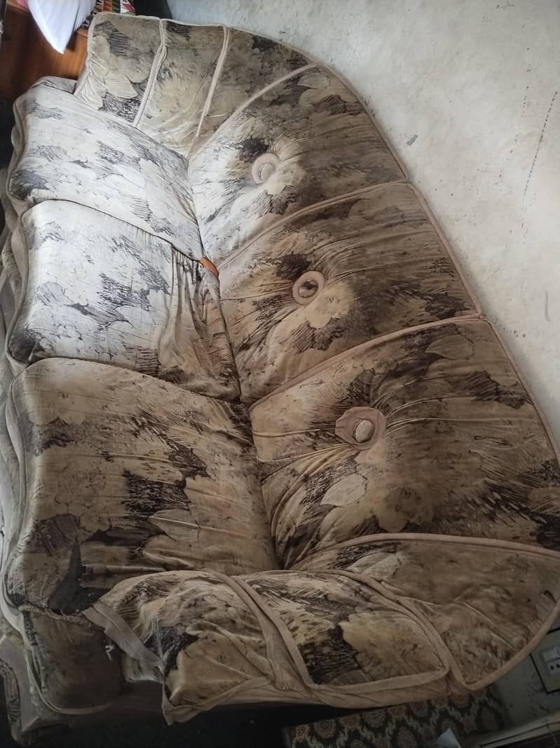 sell sofa set 0