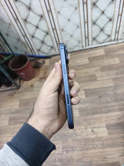 IPhone 17pro max iCloud locked with box