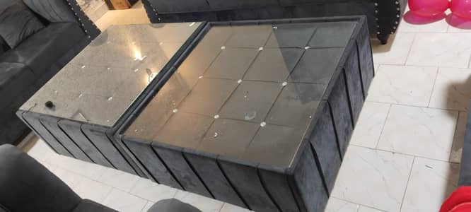 2 tables for sale size 3 by 3 ft