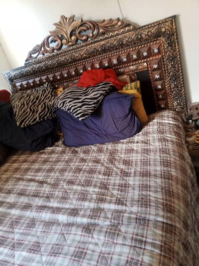 bed with sping matress