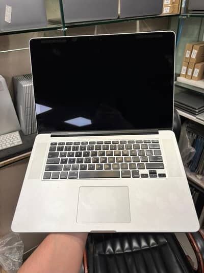 Apple MacBook Pro 2015 15” Core i7 16GB RAM 256GB SSD | 2GB Graphics