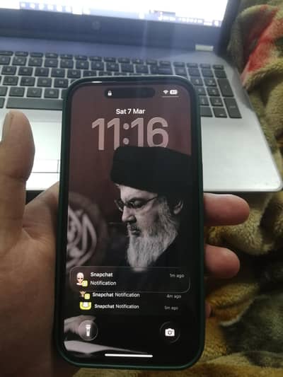 Iphone 16 (official warranty till April)