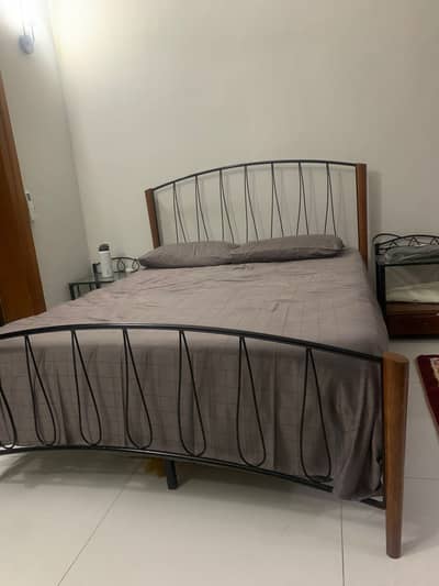 antique traditional bed set