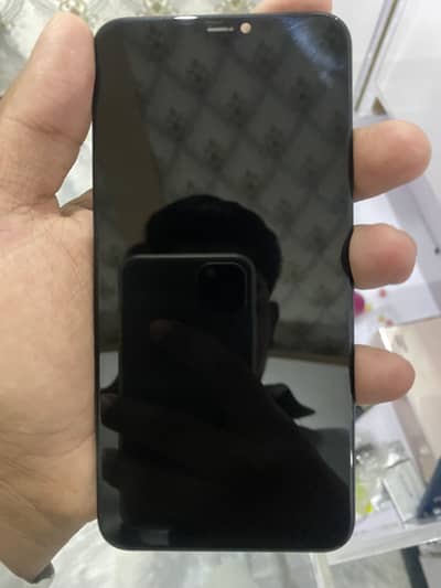 I phone 11 pro max panel for panel khude uese Kya ha 1 month panel