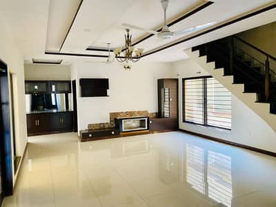 16 Marla Upper portion Bahria Town Phase 6 Available For Rent