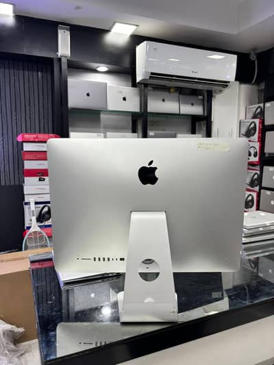 Apple iMac 2017 – 21” | 16GB RAM | 256GB SSD | 2.3 GHz