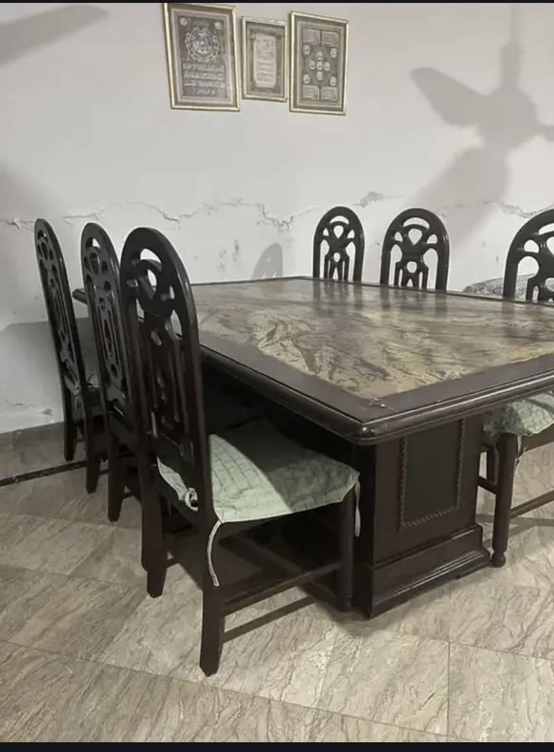 Dining table 0