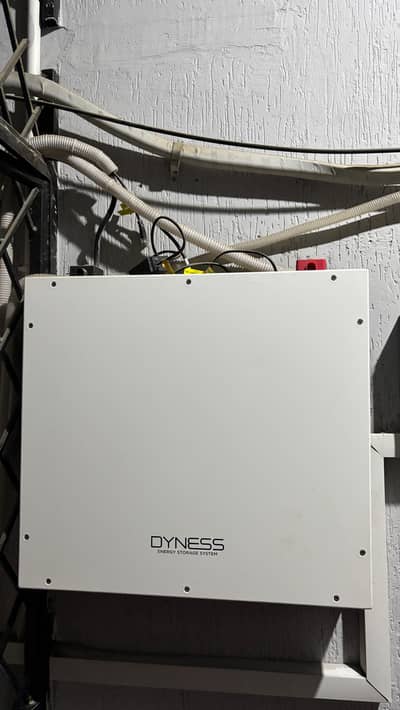 Dyness BX51100 Lithium Battery – 100Ah / 51.2V (Excellent Condition)