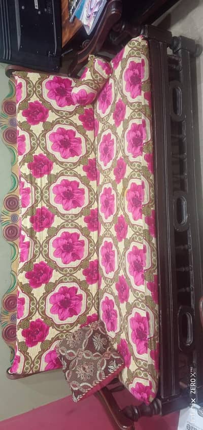 Hard word sofe with mastr molty fom gadia