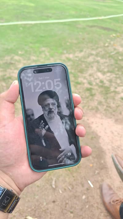 iPhone 16 (Official warranty till April)