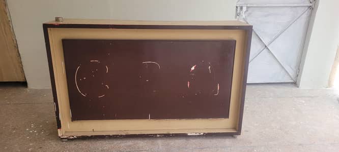 Wooden rack used as bill counter