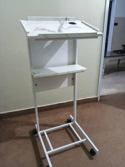 Premium teaching podium and chairs