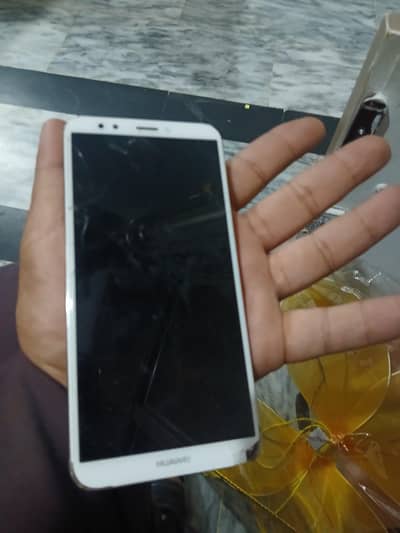 y 7 prime 3 gb 32 gb penal karab ha bake phone oky hai