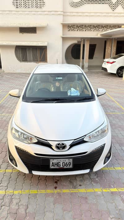 Toyota yaris ativ X 1500 cc full option top of line variant