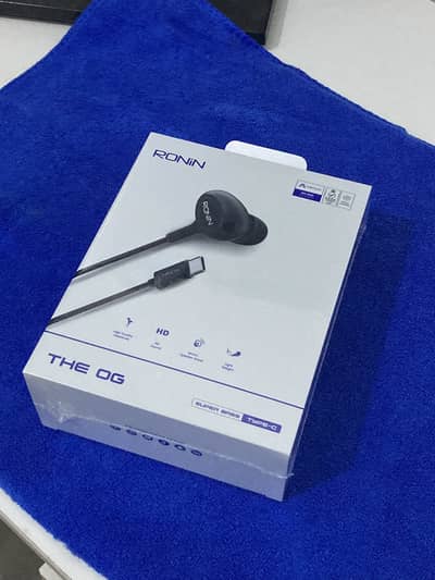 Brand:ronin THE OG” Type-C Earphones.