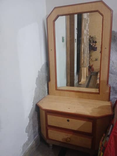 Stylish Dressing Table with Mirror – Good Condition