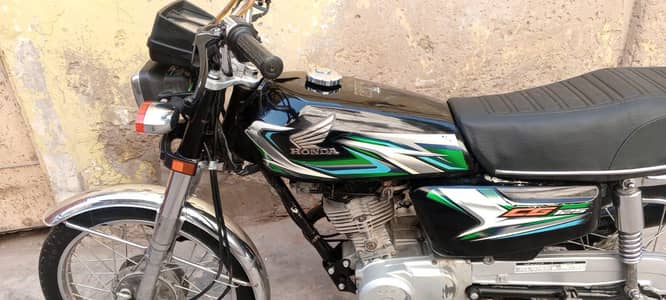 Honda CG 125 2023 Karachi number 0/3/1/6/1/1/1/6/6/1/5/