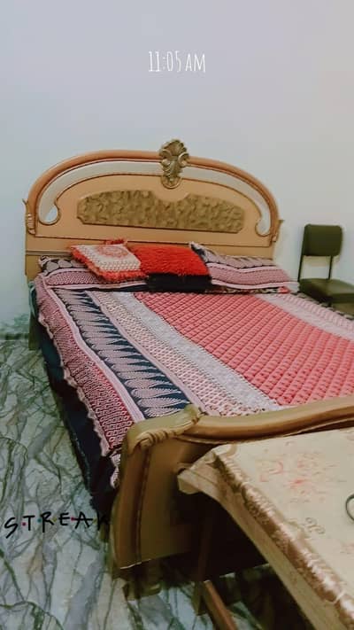 bed + dressing table