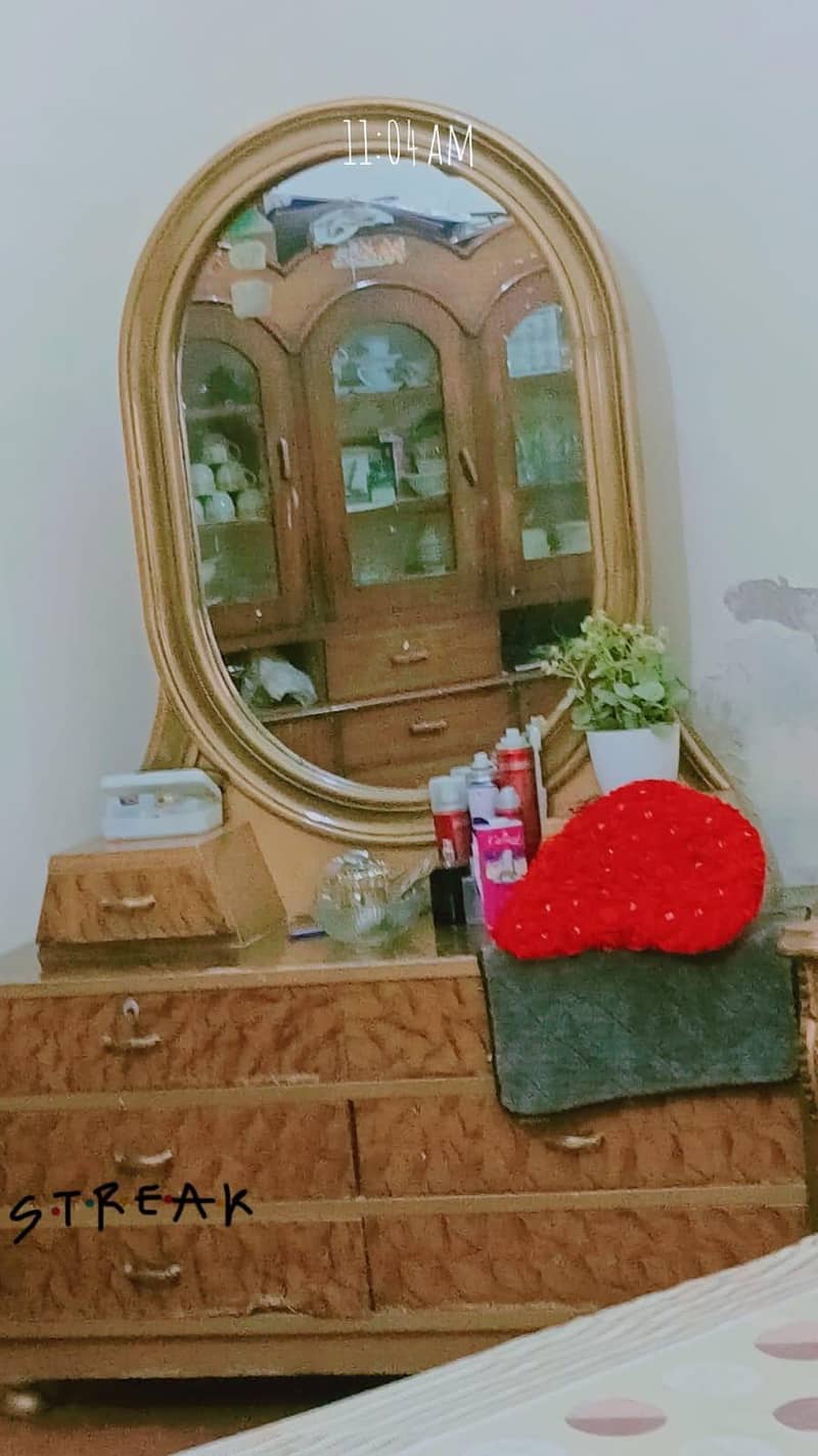 bed + dressing table 1