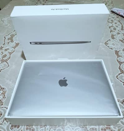 MacBook Air M1 | (8/256) | Silver | Complete box | 139k