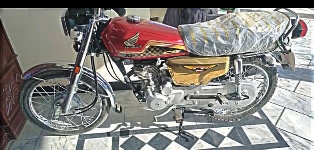 Honda 125 self start 5000 km original chala hua ha