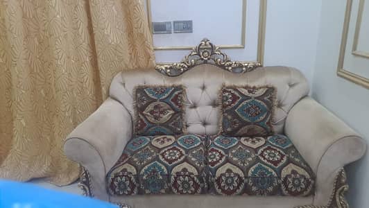 Luxuriou 7 Seater Sofa Set for your Drawing Room