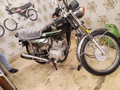 zoer condition bike 2023 model Hyderbad number contact No 03481370729