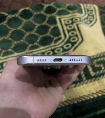 I phone 16 pro max white colour 96 health