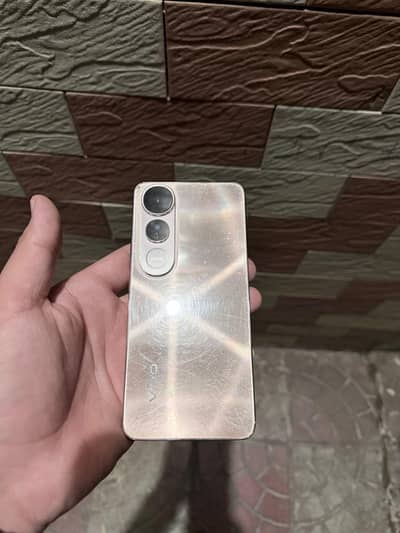 Vivo v 50 lite gold colour 4g