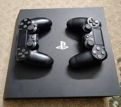 Ps 4 pro with 2 original controller