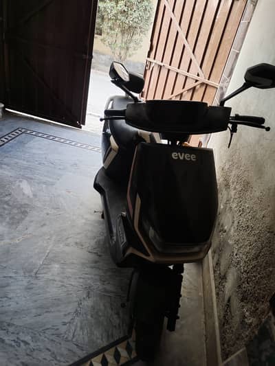 Scooty for sale Evee