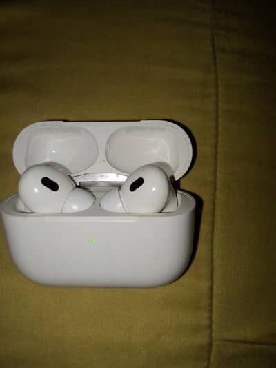 Apple AirPods Pro for sale  Good condition | Case included