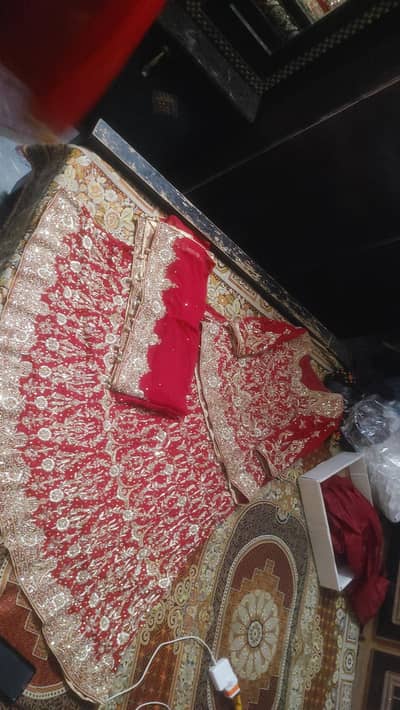  کورے ٹبکی اٹالیئن ایمبرائیڈری برائیڈل لہنگا برائے فروخت 