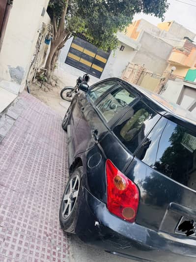 Toyota IST 3/9 non exident auto japani vitz type h