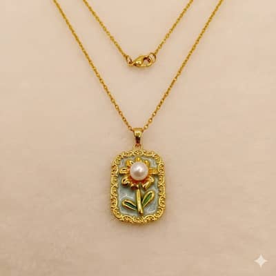 ELEGANT FLORAL PENDANT NECKLACE